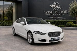 A Stunning 2016/16 Jaguar XJ 3.0 V6 Supercharged Petrol Premium Luxury Facelift Petrol X351 Model